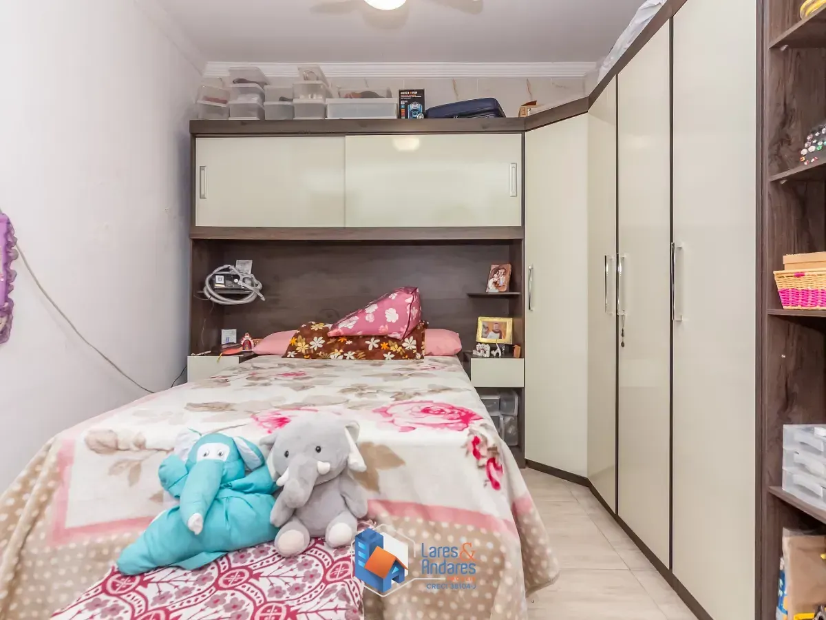 Imagem Sobrado para venda em Vila Zat com 5 quartos, sendo 2 suítes, 200m²