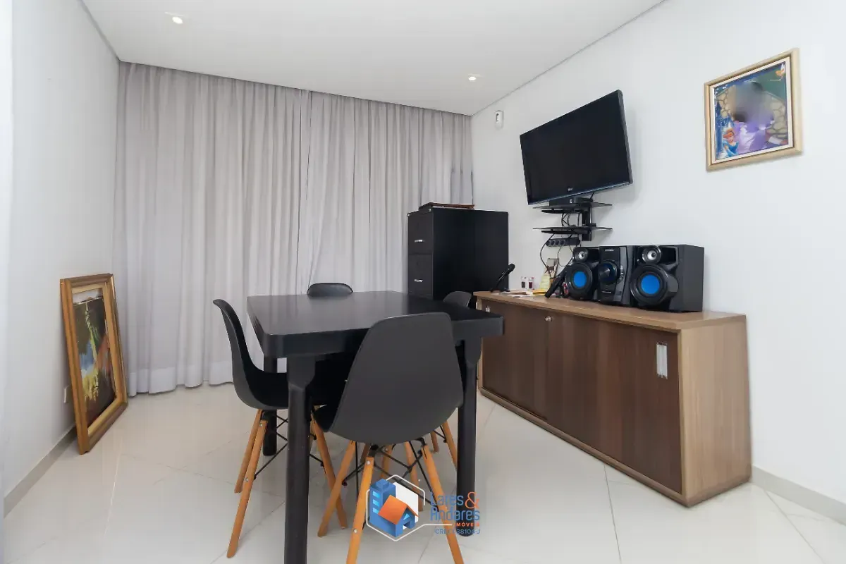 Imagem Casa para venda em Parque São Domingos com 4 quartos, sendo 2 suítes, 210m²
