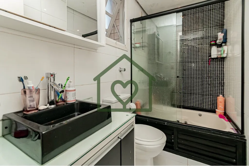 Imagem Apartamento reformado com 92m2 e vista panorâmica composto por três dormitórios sendo uma suíte ...
