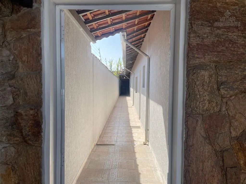 Imagem Residência na Praia Grande, com 3 quartos, sendo 1 suíte, e churrasqueira.