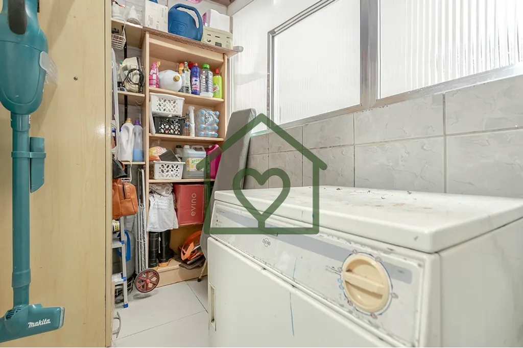 Imagem **À Venda: Apartamento Residencial na Região Sul do Brasil** Apartamento à venda no Bairro Flores...