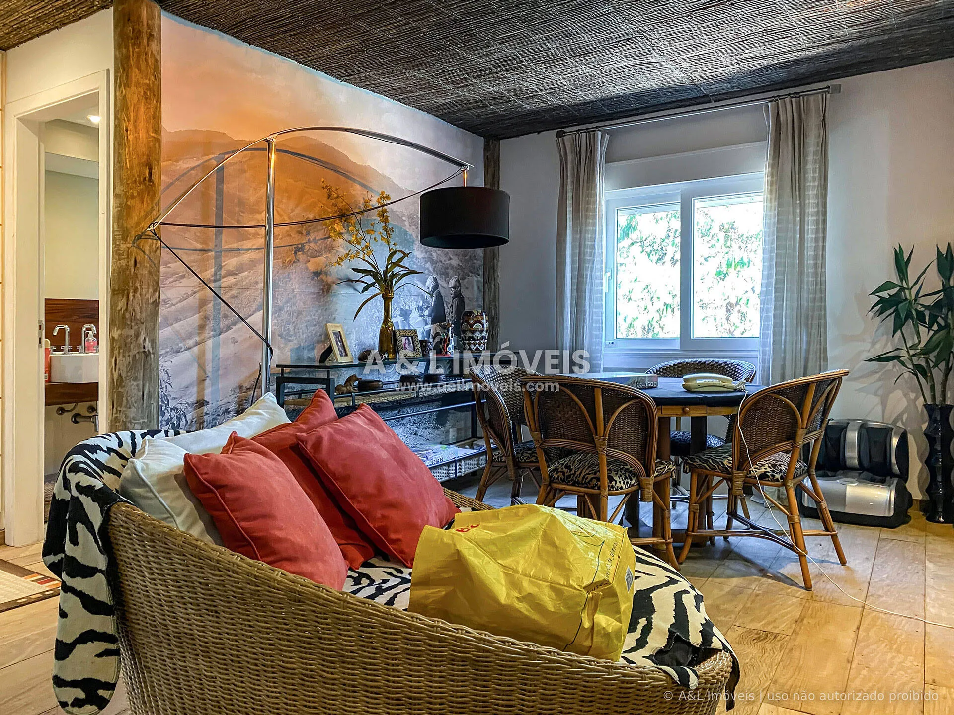 Imagem Cobertura Triplex Capivari | 230 m², 4 Suítes, Spa e Sauna Privativa