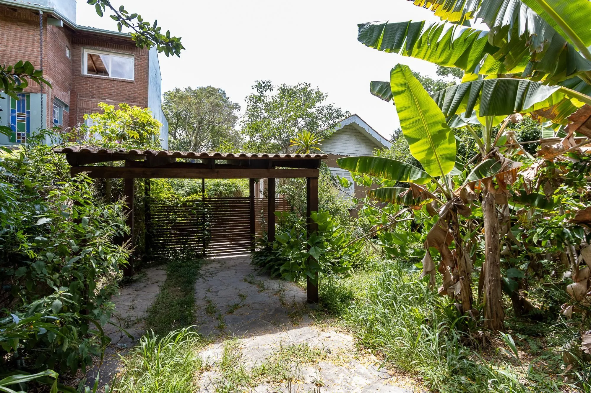 Imagem Bela casa térrea, 2 dormitórios e 1 suite - Parte alta do Bairro Espirito Santos