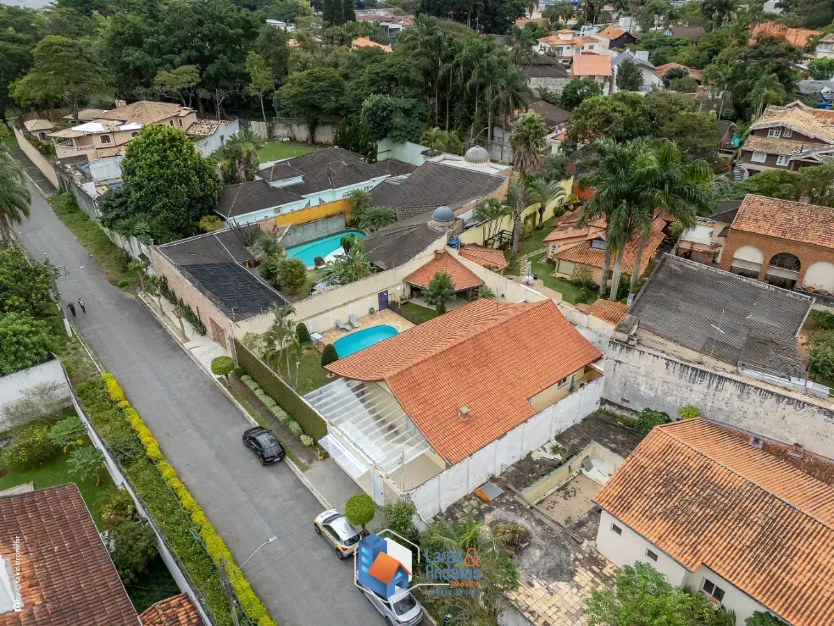 Imagem Casa para venda em Interlagos com 3 quartos, sendo 1 suíte, 379m²