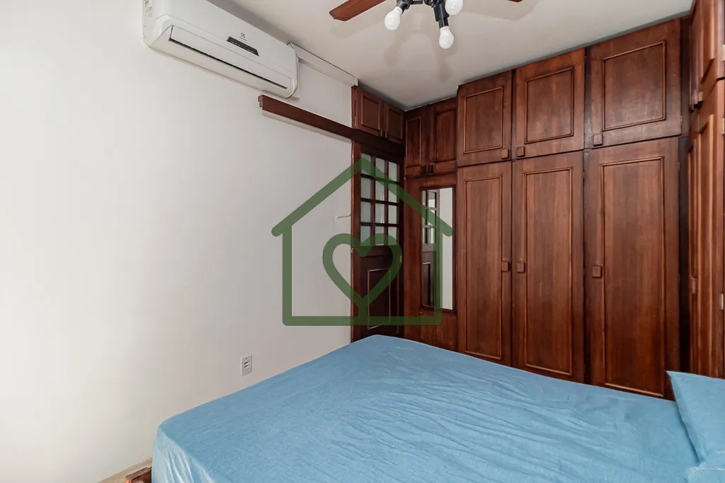 Imagem Com 54m² bem distribuídos, o apartamento conta com 1 dormitório. 
 
O imóvel passou por melhoria...