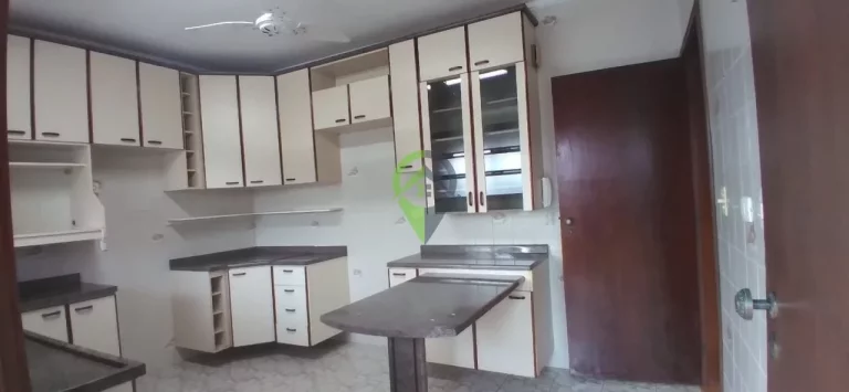 Imagem Amplo Apartamento, 3 dormitórios sendo 1 suíte, 127,60 m², maravilhosa localização do bairro do Boqueirão, com vista livre em todo imóvel,, vist, portaria 24 horas e 2 vagas de garagem