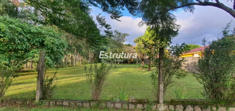 Terreno amplo para sua casa alto padrão em Santa Maria!
