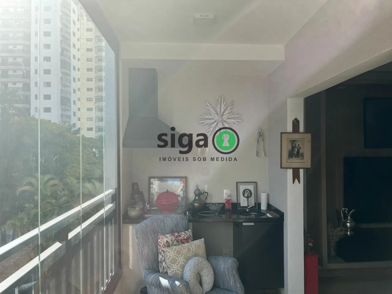 Imagem Apartamento a venda no Campo Belo com 3 quartos, 2 banheiros e 3 vagas.