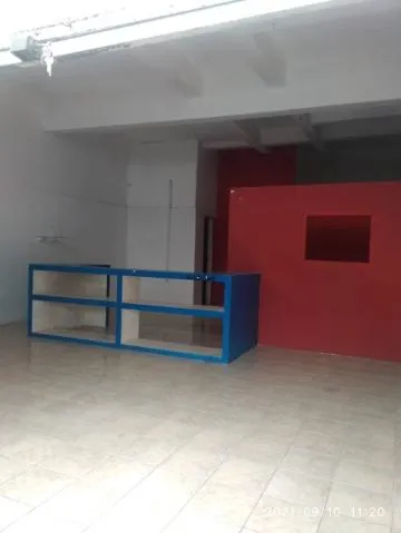 Imagem LOCAÇÃO DE SALÃO TÉRREO NO JARDIM RINCÃO, EM ARUJÁ/SP, 100m² com pé direito de 3,65m, divisórias, 2 toaletes e estacionamento. CONSULTE-NOS.