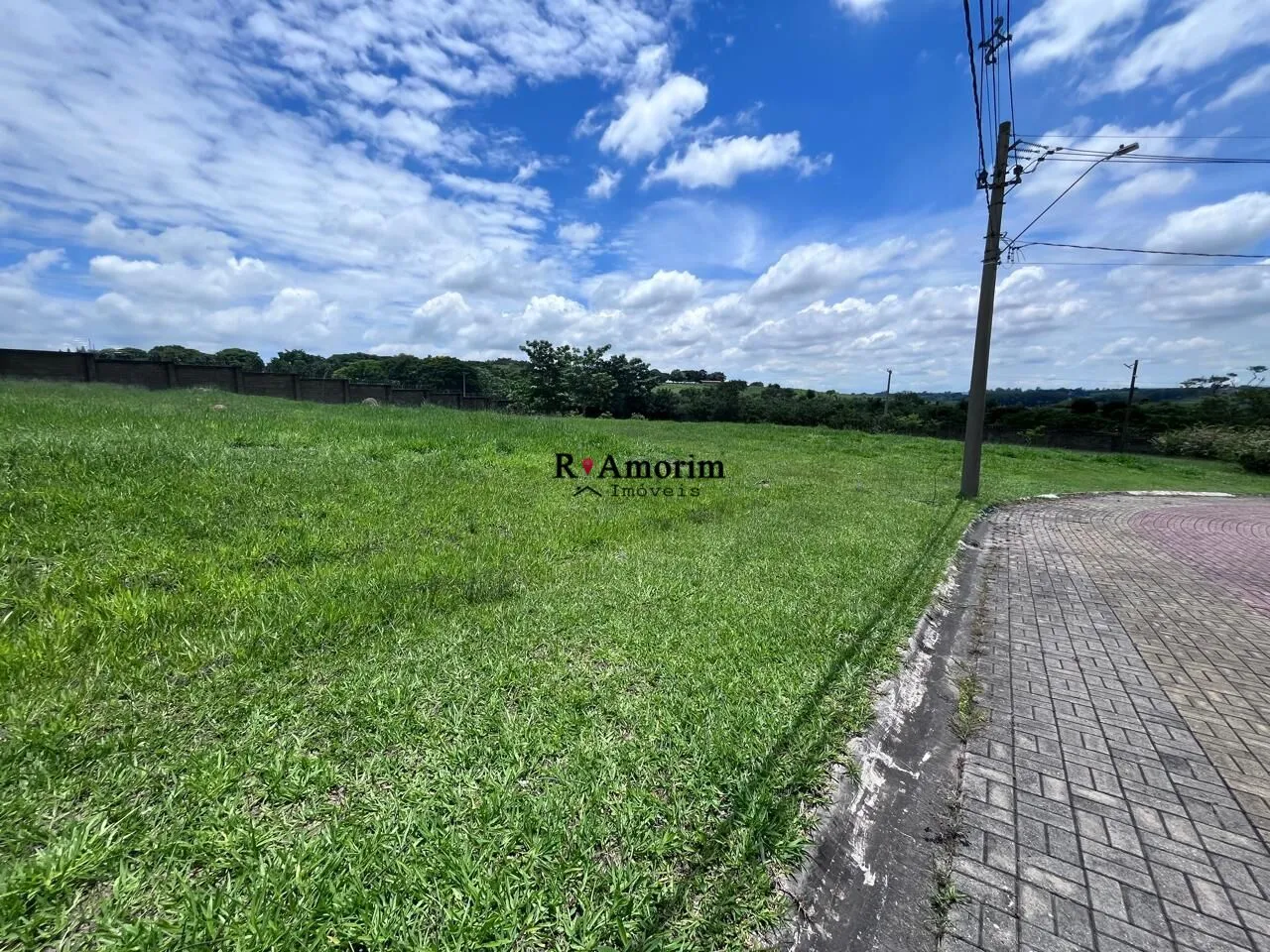 Imagem Terreno com 1.000 metros em Condominio em Itu
