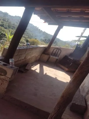 Imagem VENDA DE CASA NO TUPÃ ARUJÁ/SP, com 370m² sendo 2 casas, 03 dormitórios, sala, 02 cozinhas, 02 banheiros, área de lazer c/ churrasqueira. CONSULTE-NOS