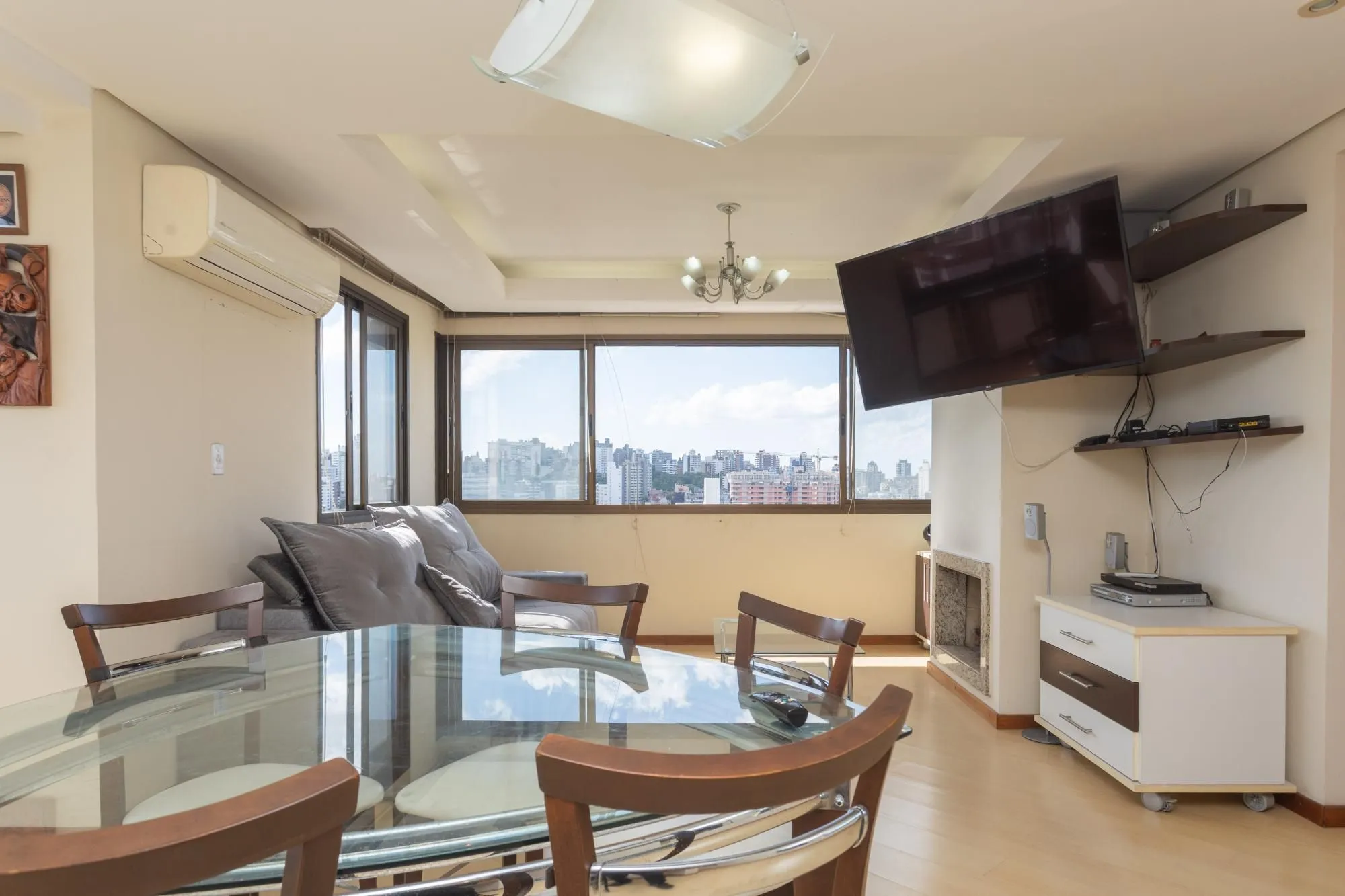 Imagem Apartamento 2 dormitórios sendo 1 suíte e 3 vagas no Petrópolis.