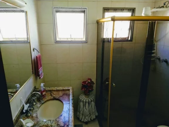 Imagem Casa em área nobre, 3 dormitórios com 1 suíte.