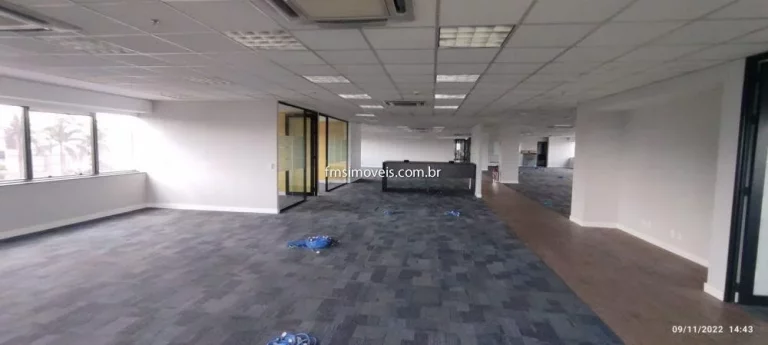 Imagem Conjunto Comercial de Alto Padrão com 641,50 m², 4 Banheiros e 18 Vagas de Garagem no Tamboré, Barueri-SP!