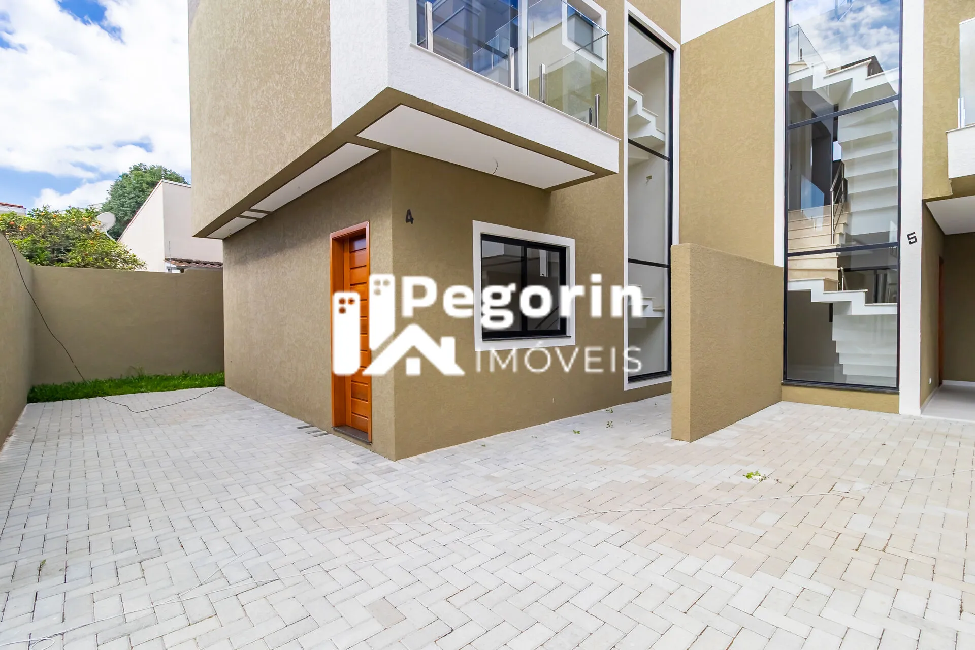 Imagem Sobrado à venda em Curitiba, Uberaba, com 3 quartos, 107,00m²
