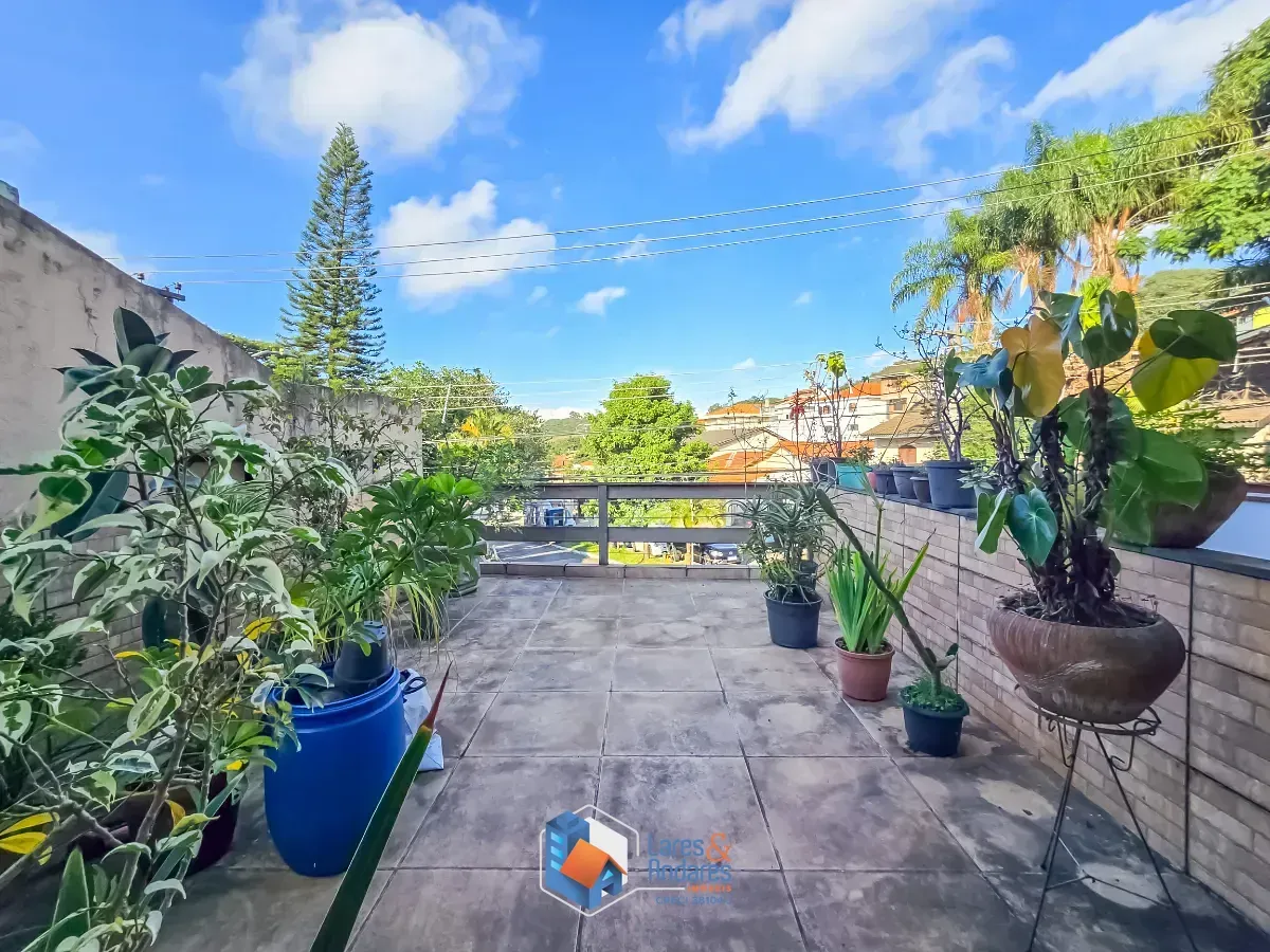 Imagem Sobrado para venda em Jardim Regina com 3 quartos, sendo 1 suíte, 224m²