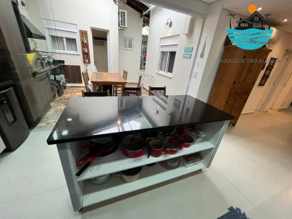 Imagem Casa em Juquehy para alugar - condomínio fechado com 5 suítes, 3 vagas, 100m da praia - Acomodação máx. 12 pessoas | Juquehy Imobiliária.