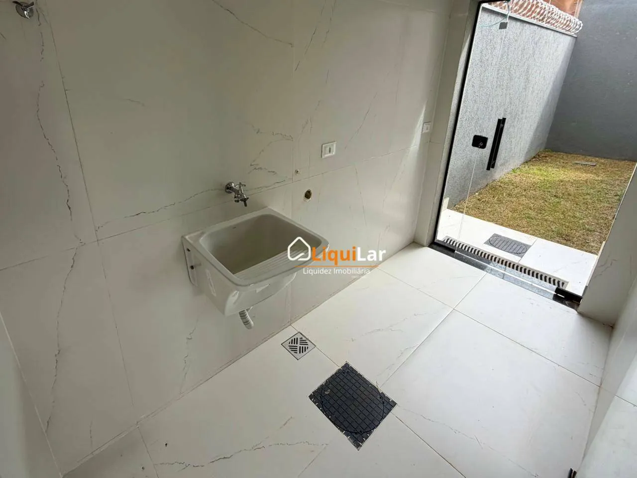 Imagem Casa à Venda no Bairro Tiradentes com 3 Quartos, Suíte e Área Gourmet Próxima à Lagoa Itatiaia