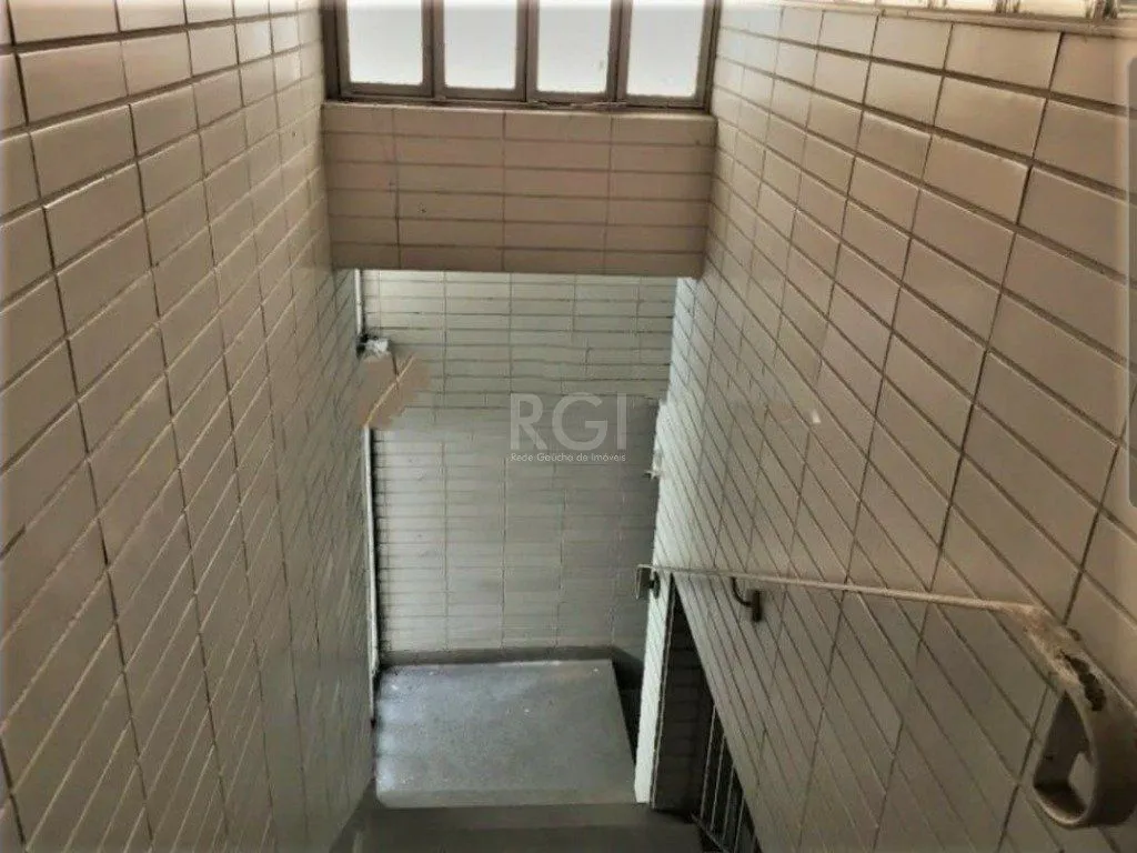 Imagem Casa de 3 dormitórios 4 vagas amplo terreno - Menino Deus