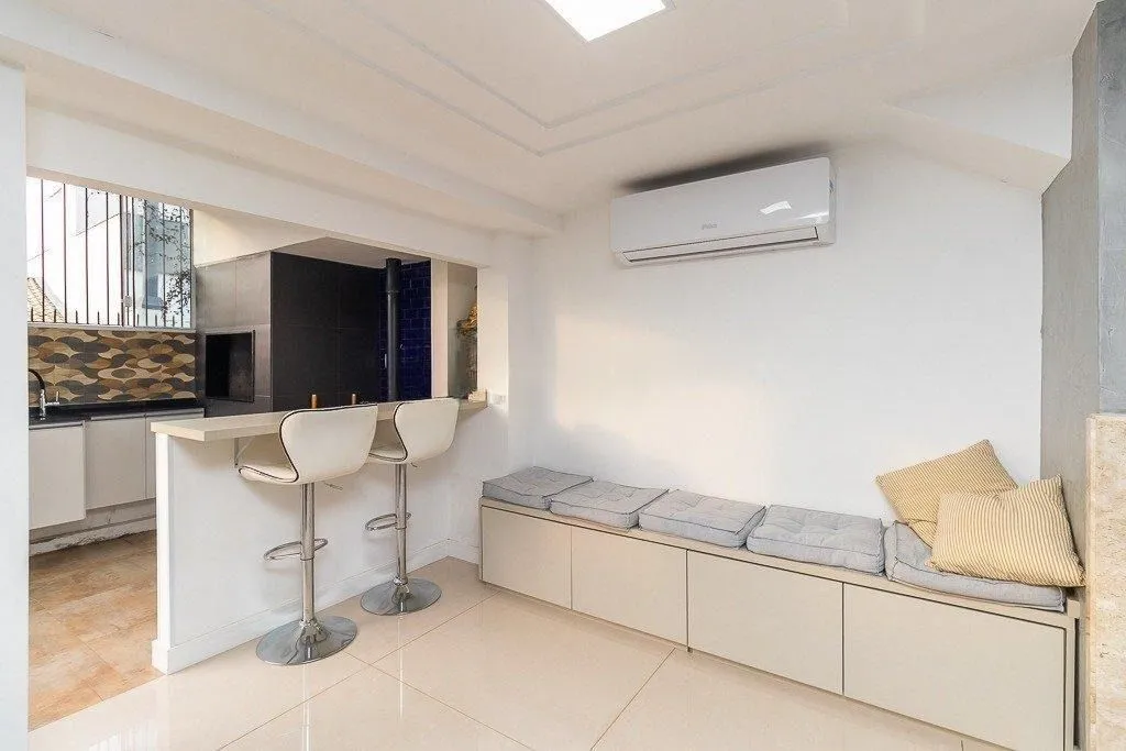 Imagem Casa em condomínio com 4 quartos, 2 suítes e 2 vagas à - Jardim Sabara