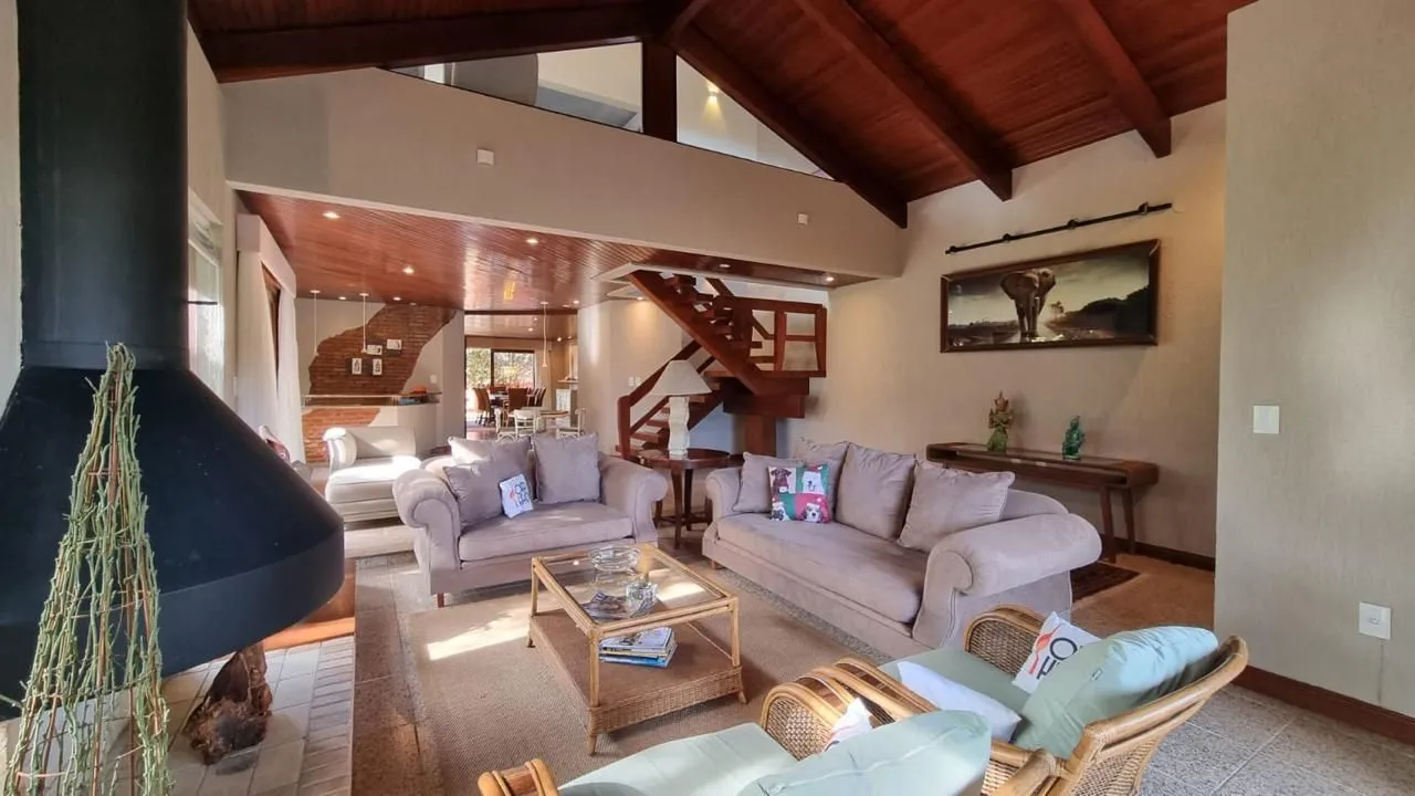 Imagem Casa em XANGRI-LÁ com 5 dorm. 3 suítes, piscina aquecida e 471 m², 400 m. mar.