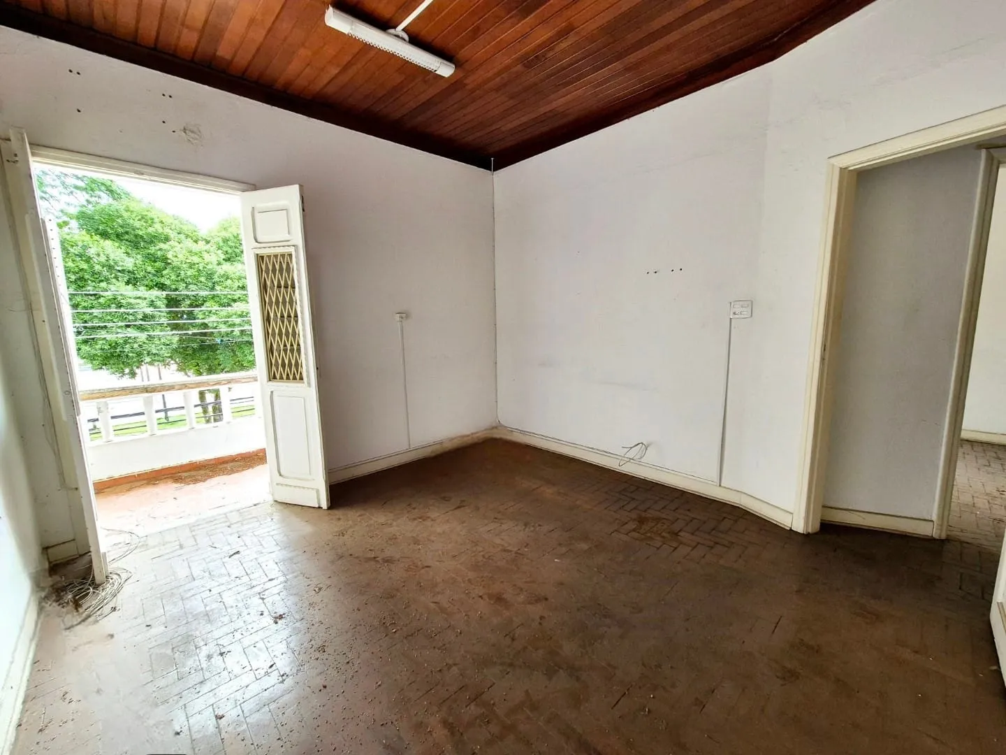 Imagem Imóvel Comercial Exclusivo no Centro de Pindamonhangaba com Estrutura Versátil e Localização Estratégica!