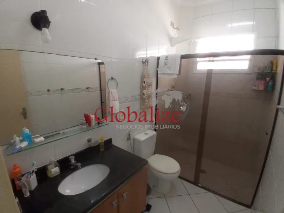 Imagem Sobreposta a venda com garagem para três carros e moto com três dormitórios no bairro do Marapé em Santos por R$ 855.000,00