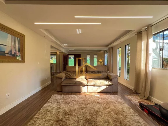 Imagem Casa com 5 quartos sendo 3 suítes perto do Clube Comay e da Feirinha do Alto de Teresópolis!