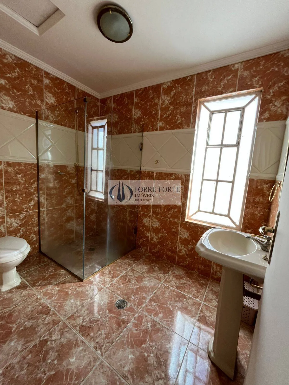 Imagem Maravilhoso sobrado com 400m² 3 dormitórios sendo 2 suítes 4 vagas, piscina