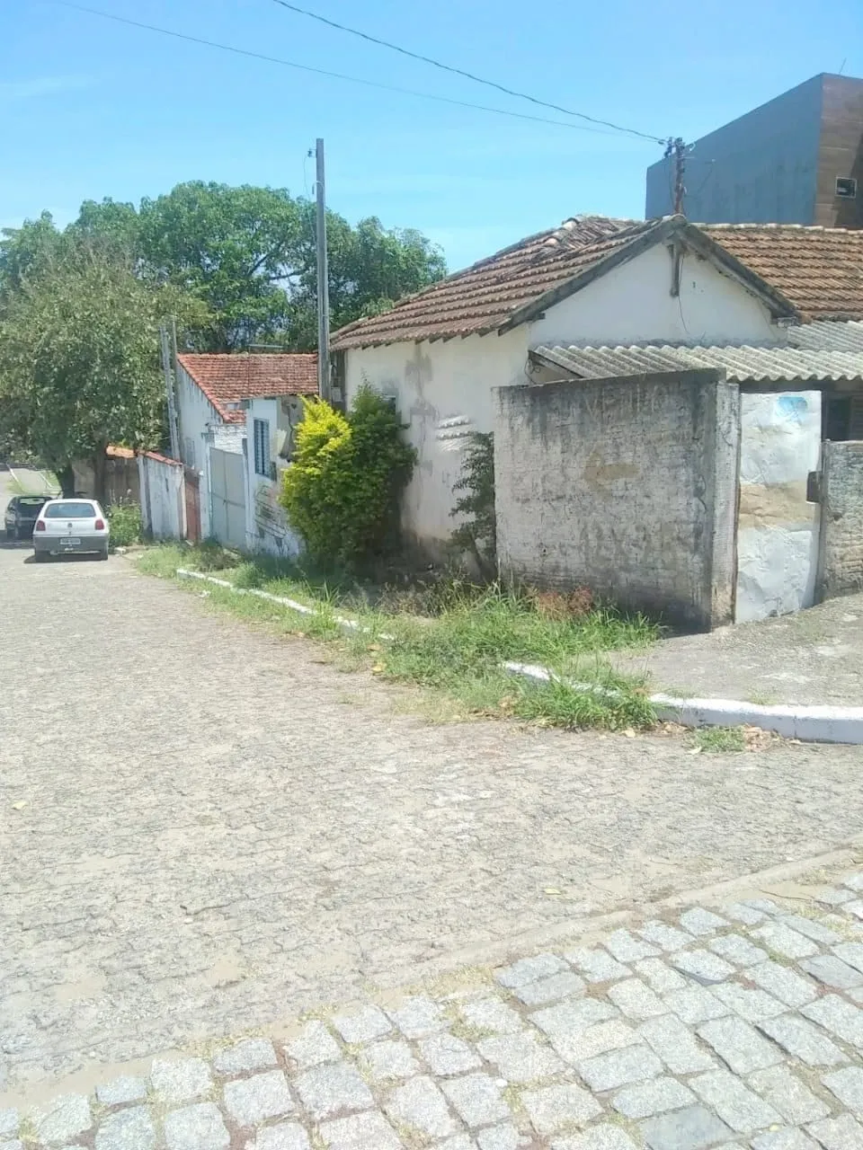 Imagem Terreno de esquina com 300m2 contendo casas antigas, à venda, centro, Cachoeira Paulista, SP