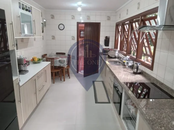 Imagem Casa à venda na Vila Mariana, São Paulo-SP: 3 quartos, 1 suíte, 3 salas, 3 banheiros, 2 vagas de garagem, 125m²! Venha conhecer!