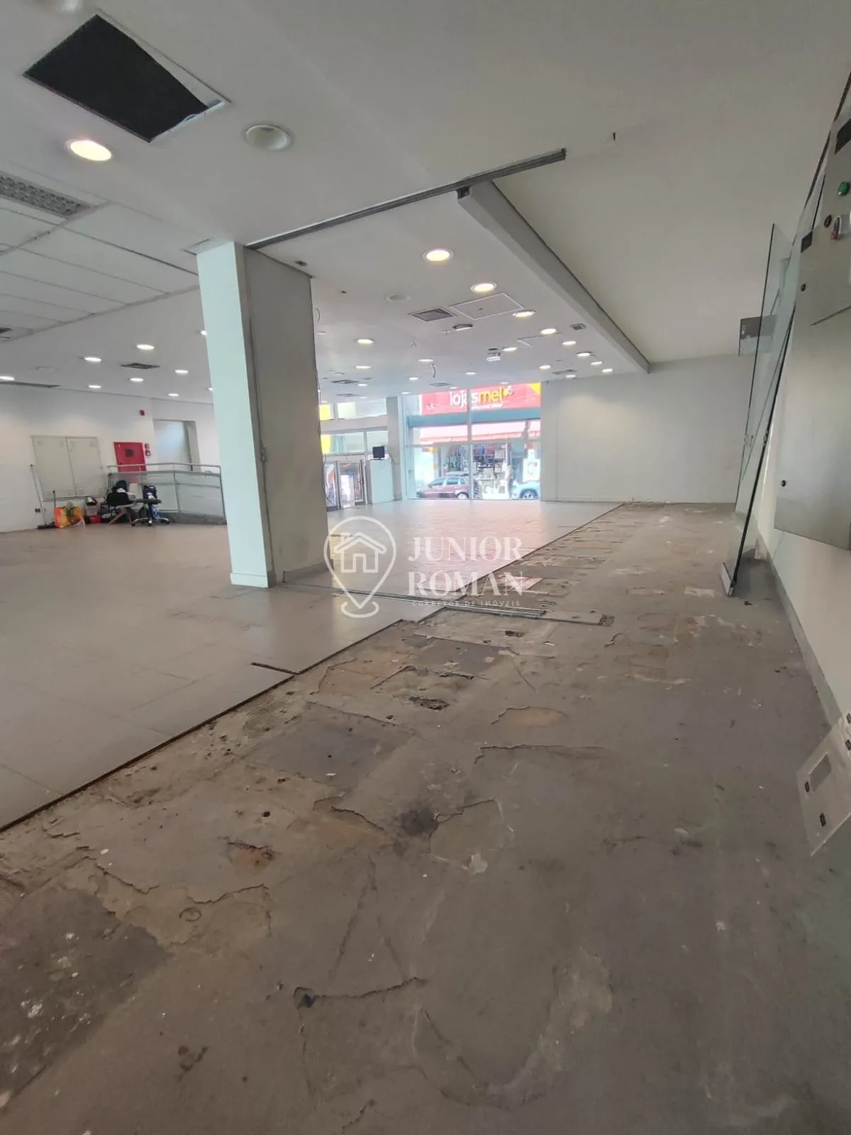 Imagem PRÉDIO COMERCIAL 2.579M² COM 35 VAGAS - EX AGÊNCIA BANCÁRIA EM SBC