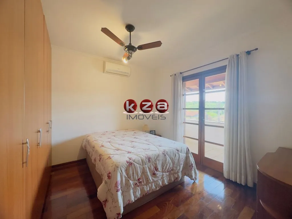 Imagem Casa de luxo à venda em Valinhos-SP no Condomínio Terras do Caribe: 3 quartos, 1 suite, 3 salas, 5 banheiros, 2 vagas e piscina, 289m².
