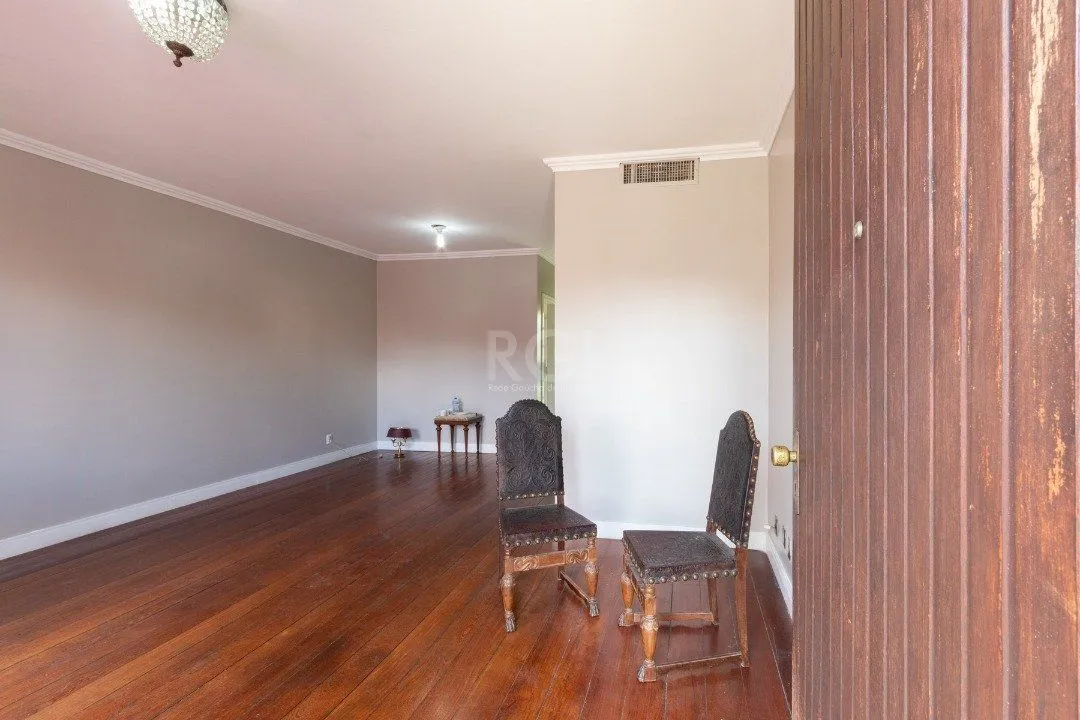 Imagem Casa para Venda - 202m², 3 dormitórios, sendo 1 suites, 2 vagas - Cristal