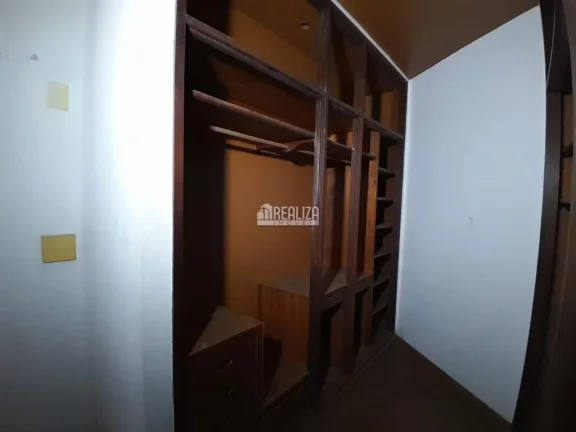 Imagem Casa à venda no bairro Nossa Senhora da Abadia, em Uberaba: 4 dormitórios, suíte, área de lazer e mais!