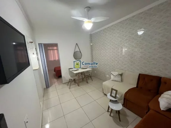 Imagem "Viva a experiência de morar pertinho da areia, em um apartamento aconchegante de 1 dormitório, porteira fechada, situado a poucos passos da praia, com uma vista lateral encantadora do mar que torna cada dia mais especial." Por apenas R$ 270.000,00. Agend