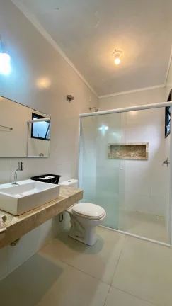 Imagem Casa de Alto Padrão em Garopaba-SC: 3 Suítes, 147m², Mobiliada, Próx. à Praia Central