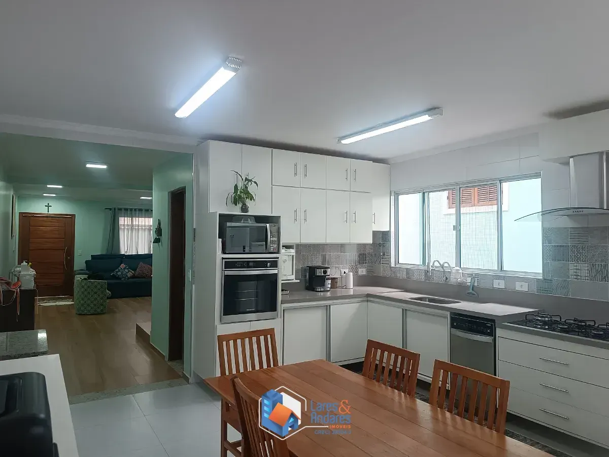 Imagem Sobrado para venda em Vila Basileia com 4 quartos, sendo 3 suítes, 240m²
