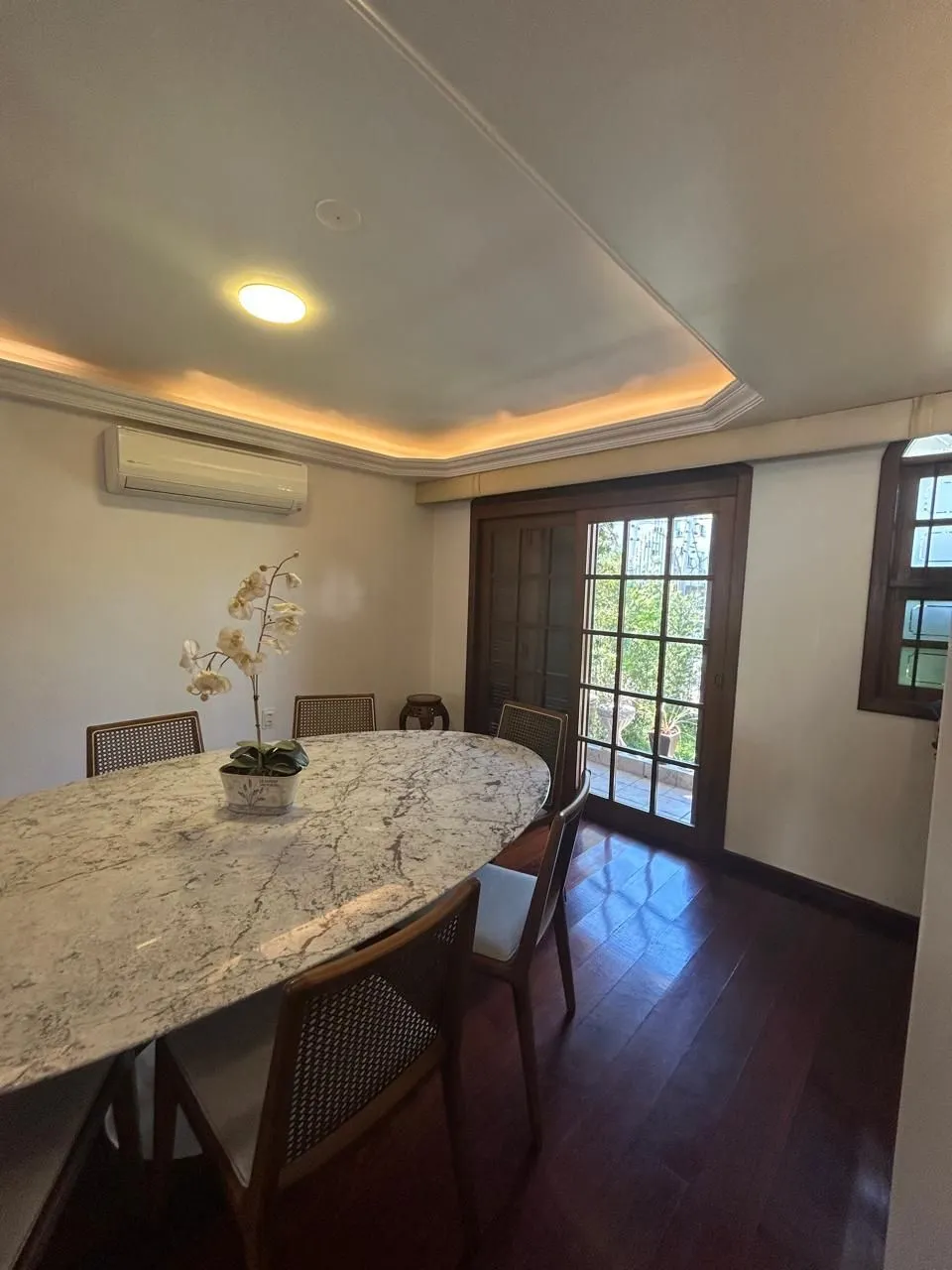Imagem CASA -4 DORM. -com 2 suítes - 3 BOX- 297,18 m² - MENINO DEUS