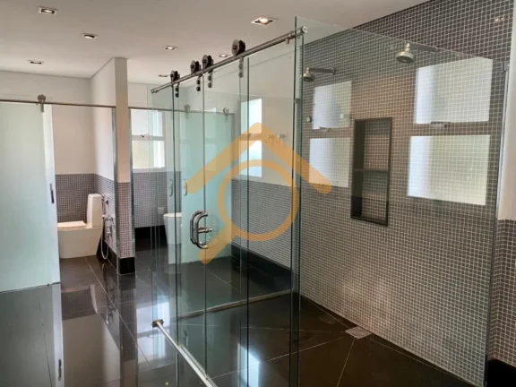 Imagem Casa de luxo em condomínio no Jardim Petrópolis: 4 quartos, 4 suítes, 3 salas, 6 banheiros, 6 vagas de garagem, 626m². Venha conferir!
