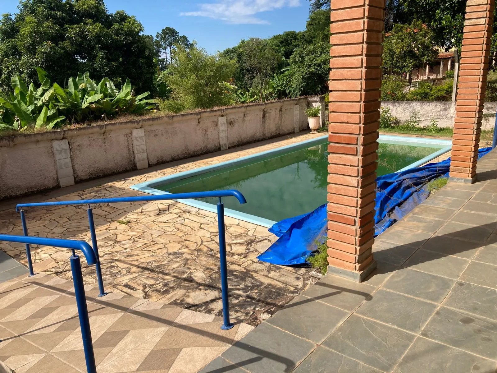 Imagem Linda Chácara de 3000m² com Casa Sobrado, Piscina, e Pomar ? Porteira Fechada em Aracoiaba da Serra