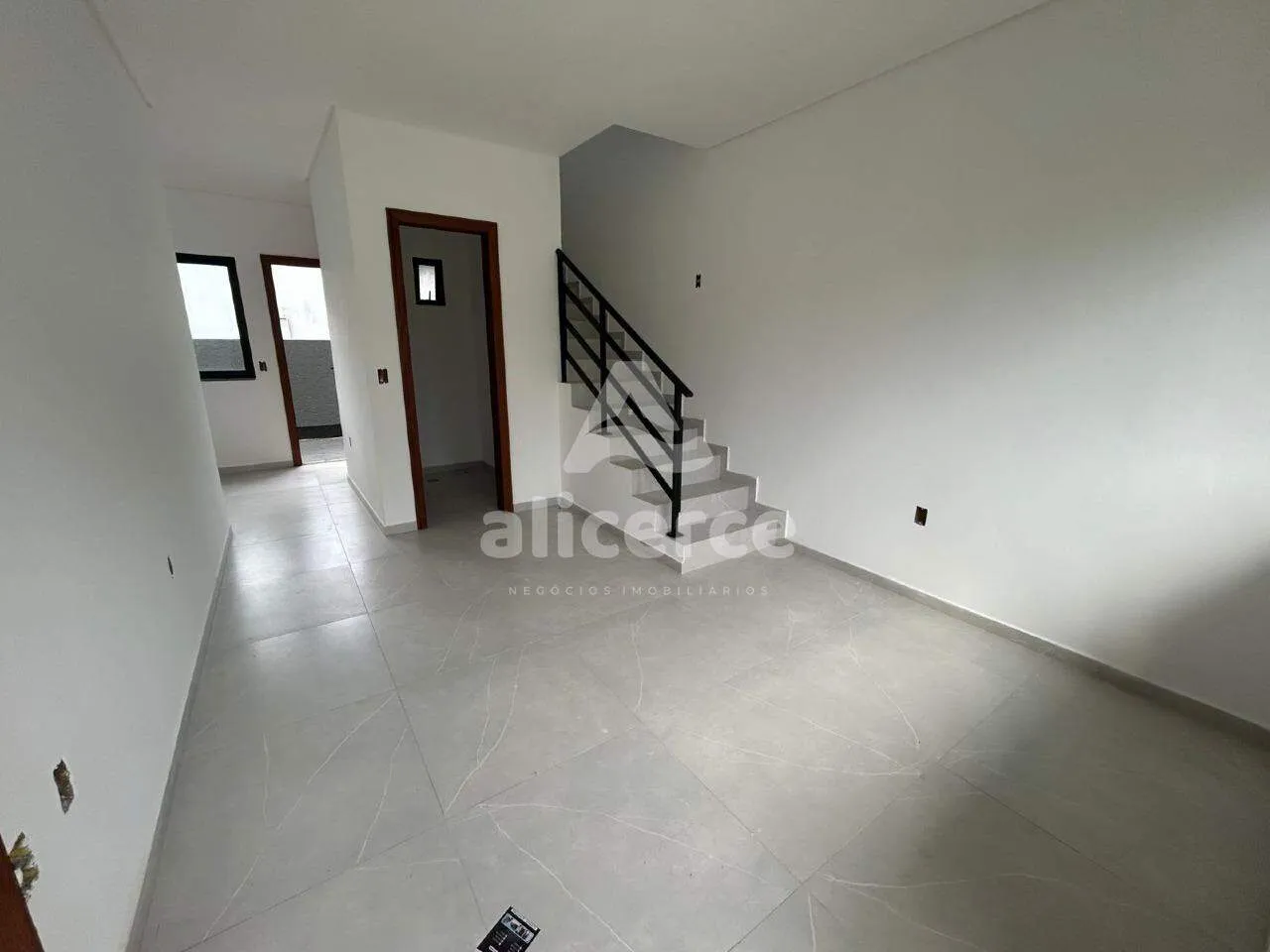 Imagem Sobrado à venda com 2 quartos , 65m² em Bela Vista Palhoça