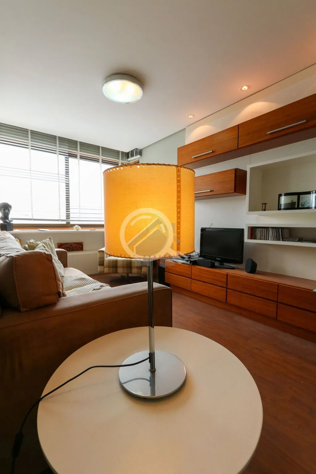Imagem Apartamento com 67m2 privativos mobiliado e equipado com eletrodomésticos e split. Imóvel bem vent...