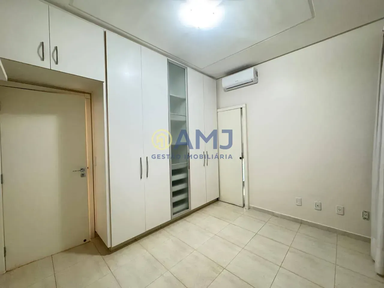 Imagem Casa à venda 3 suítes no Residencial Granville