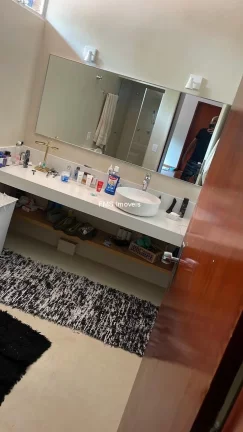 Imagem Casa de luxo à venda em São Paulo-SP, 4 quartos, 2 suítes, 3 salas, 5 banheiros, 6 vagas, 490m² no Alto de Pinheiros.