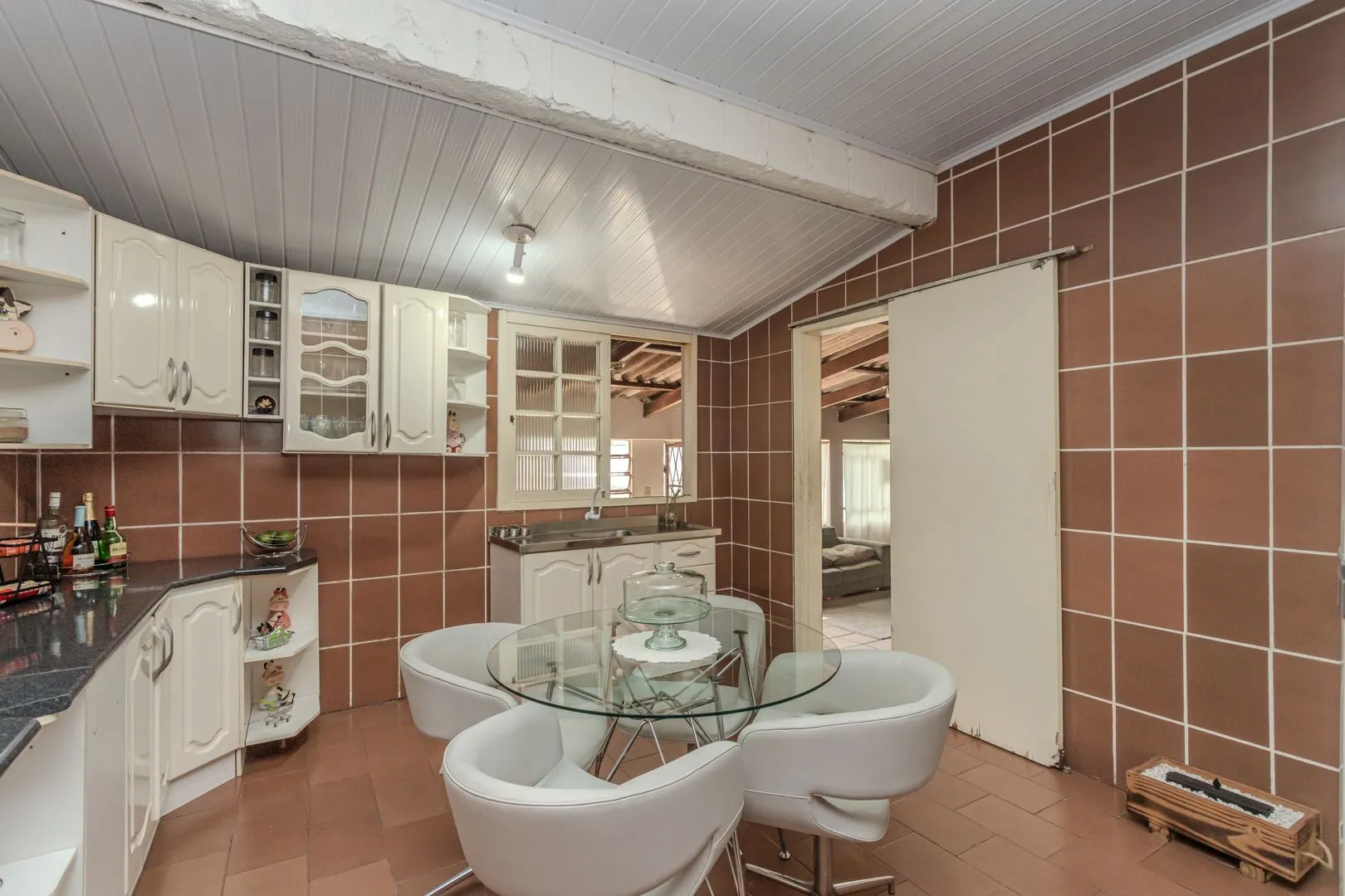 Imagem Casa no bairro Jardim Botânico de 3 dormitórios e garagem e terreno com 370m²