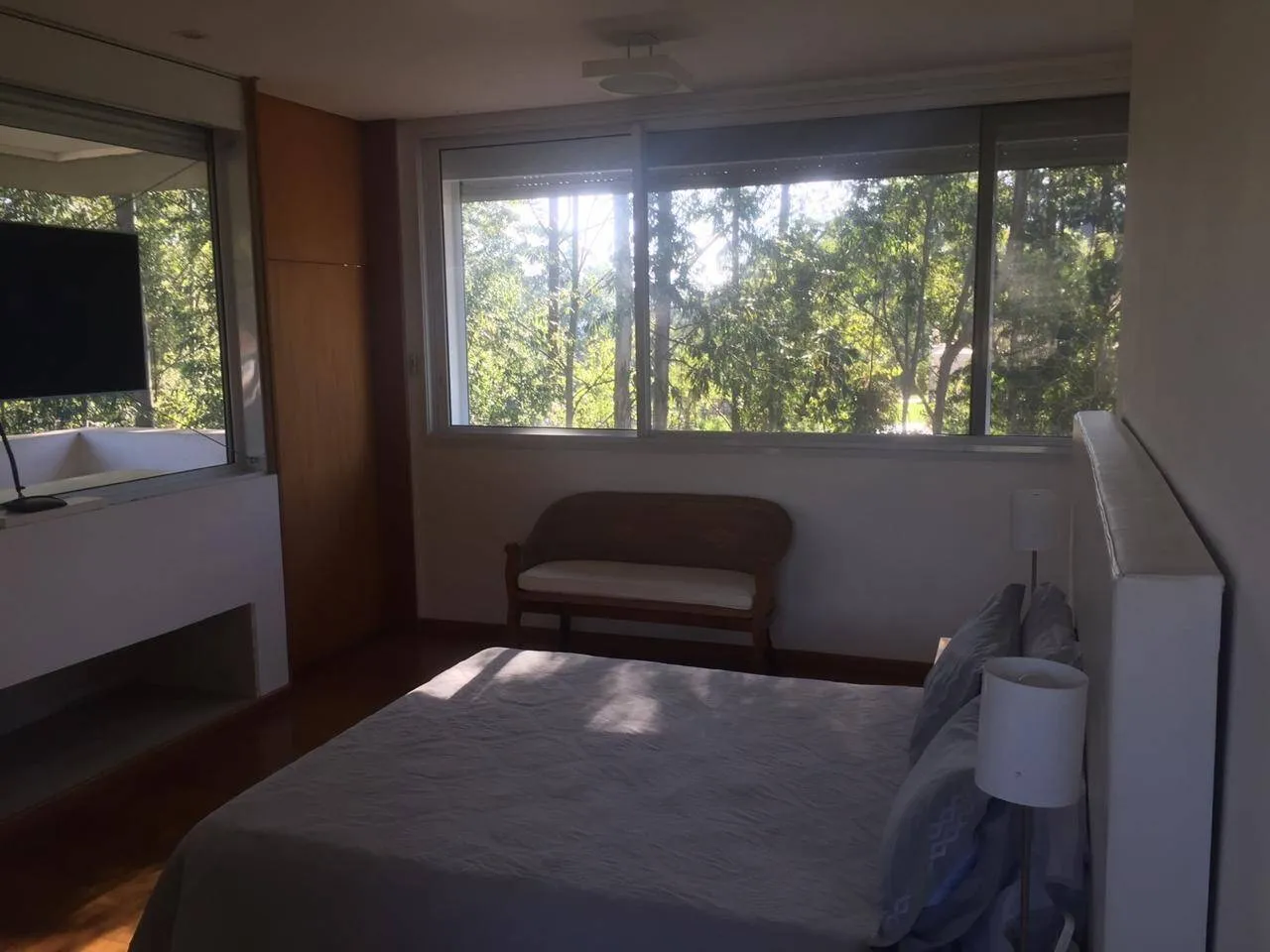 Imagem Casa sobrado localizada no Residencial Tamboré 1.