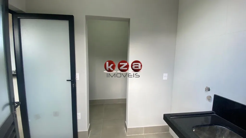 Imagem Casa de alto padrão em condomínio à venda em Valinhos-SP, bairro Pinheiro: 3 quartos, 3 suítes, 2 salas e 176,25 m² de área.