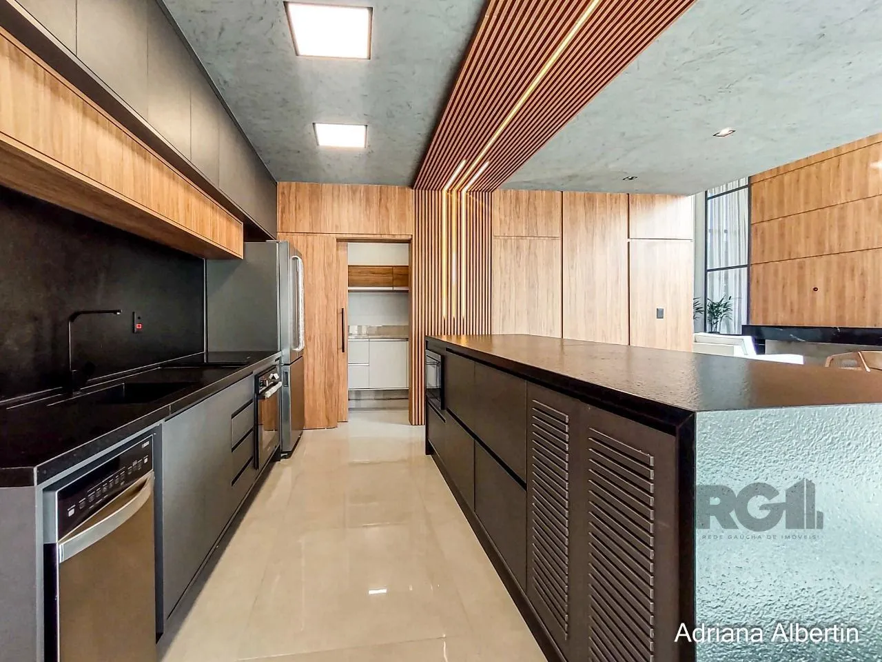 Imagem Casa Condominio para Venda - 266.44m², 4 dormitórios, sendo 4 suites, 2 vagas - Alphaville