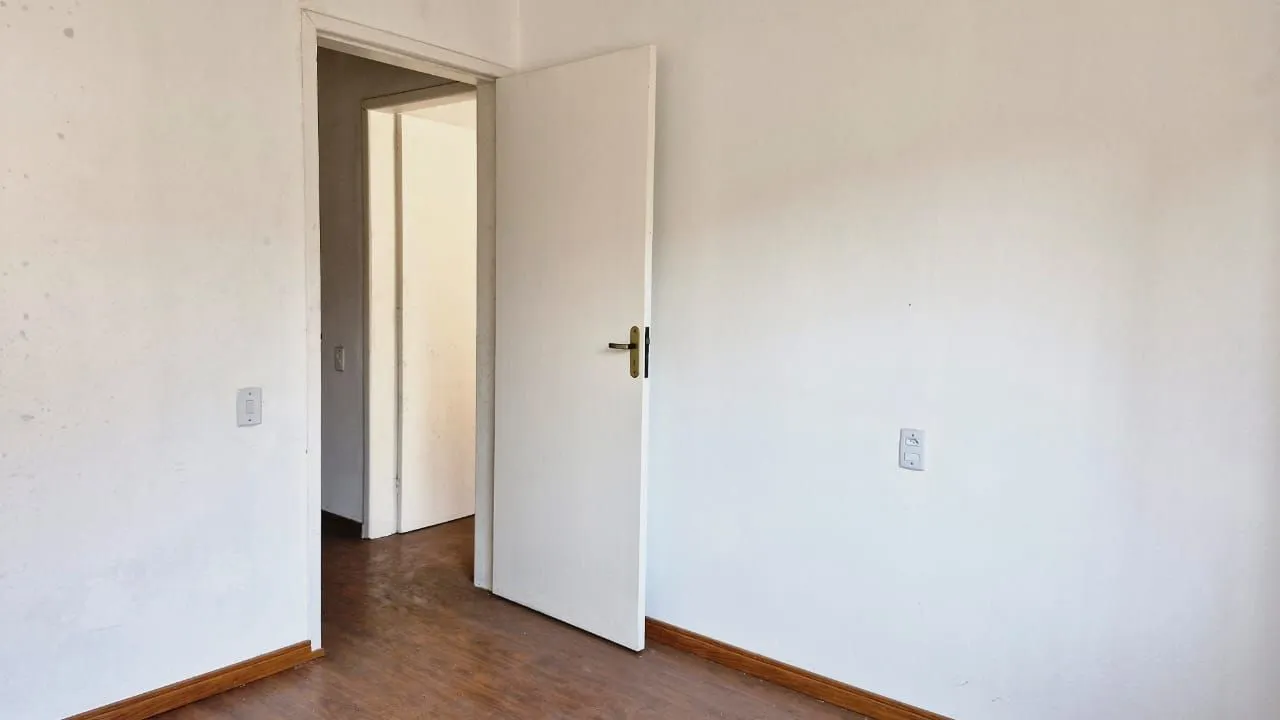 Imagem Apartamento com 2 dormitórios e garden na Rua Ijuí, pronto para reformar